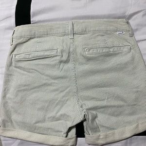 LEVI’S STRIPED SHORTS